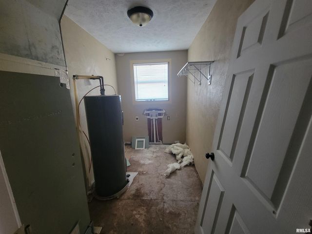 208 N WASHINGTON Street, Hurst, IL 62949