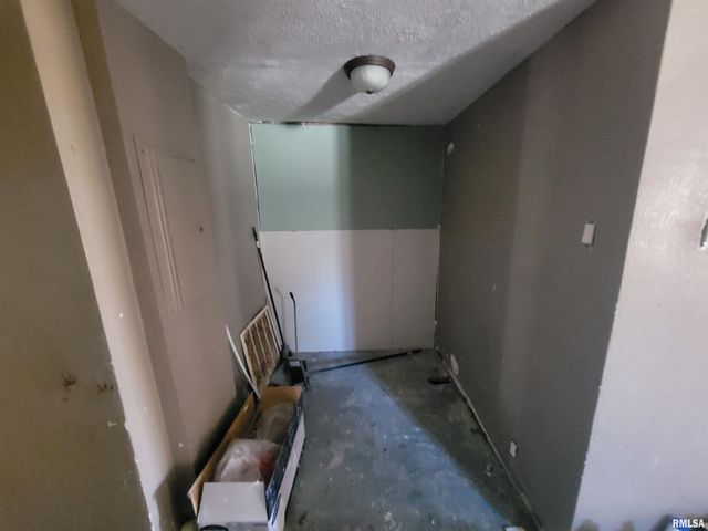 208 N WASHINGTON Street, Hurst, IL 62949