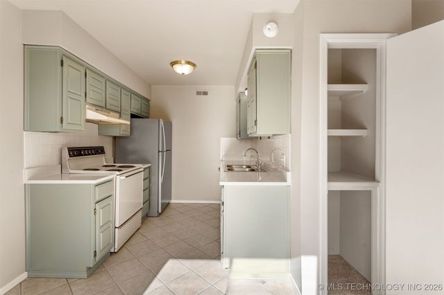 4303 E 68th Street 628, Tulsa, OK 74136