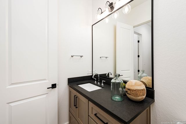 24351 Tres Arroyos, San Antonio, TX 78255