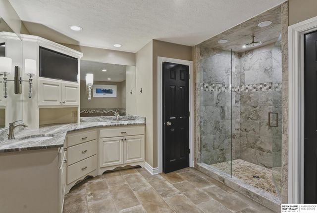 16626 Jones Street, Omaha, NE 68118