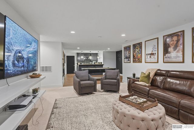 16626 Jones Street, Omaha, NE 68118