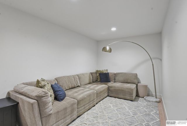 16626 Jones Street, Omaha, NE 68118