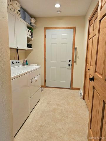 9157 Co Rd 513 Road, Rapid River, MI 49878