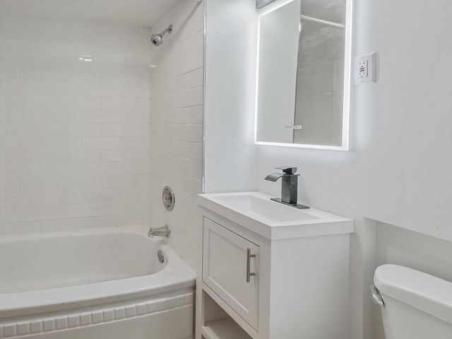 423 S Center Street, Bensenville, IL 60106