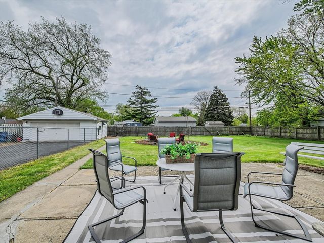 423 S Center Street, Bensenville, IL 60106