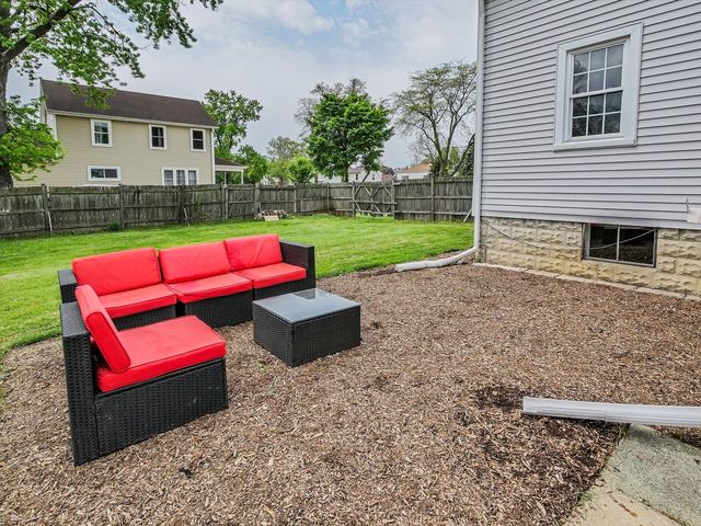 423 S Center Street, Bensenville, IL 60106