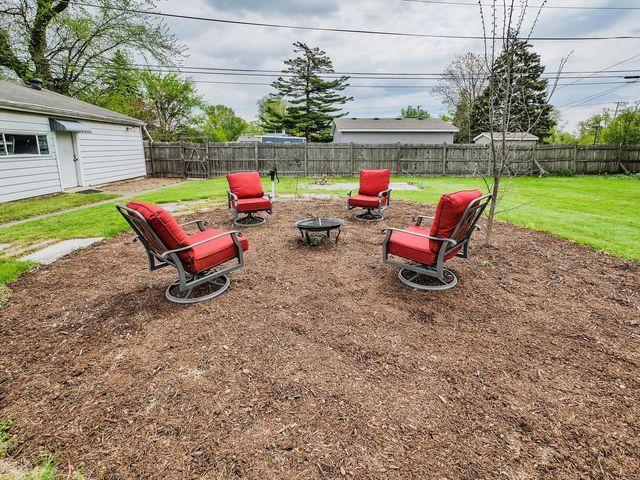 423 S Center Street, Bensenville, IL 60106