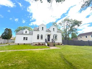 423 S Center Street, Bensenville, IL 60106