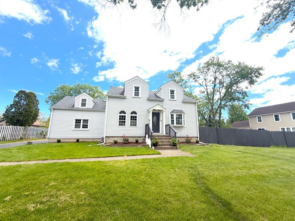 423 S Center Street, Bensenville, IL 60106