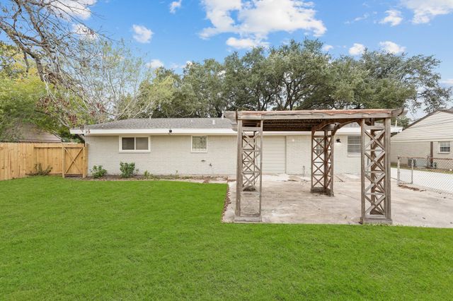 5127 W Bellfort Avenue, Houston, TX 77035