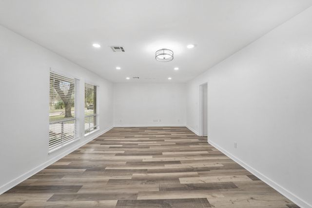 5127 W Bellfort Avenue, Houston, TX 77035