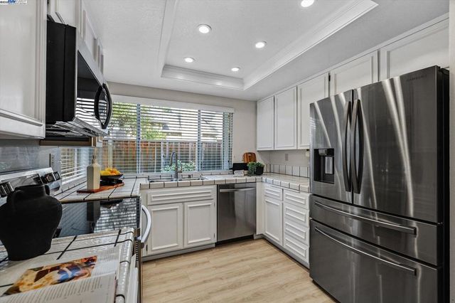 2476 Wimbledon Ln, San Leandro, CA 94577