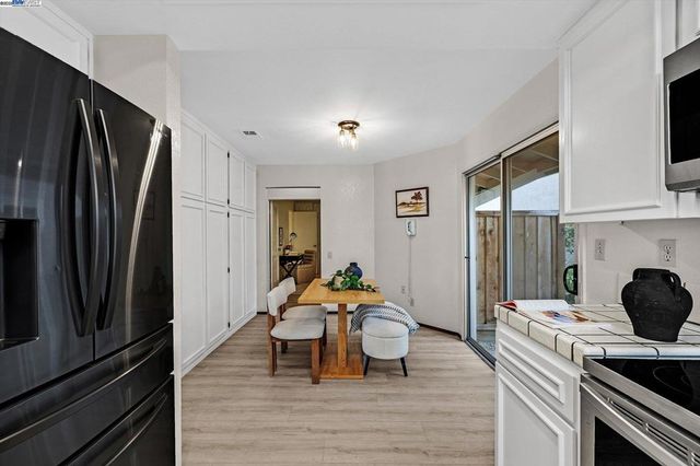 2476 Wimbledon Ln, San Leandro, CA 94577