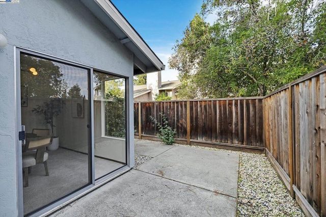 2476 Wimbledon Ln, San Leandro, CA 94577