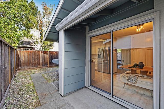 2476 Wimbledon Ln, San Leandro, CA 94577