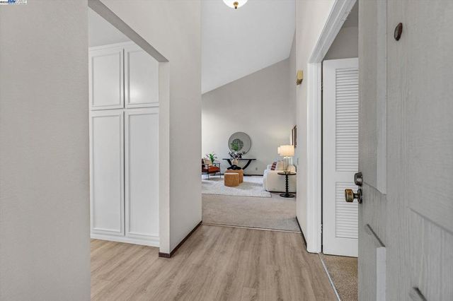 2476 Wimbledon Ln, San Leandro, CA 94577