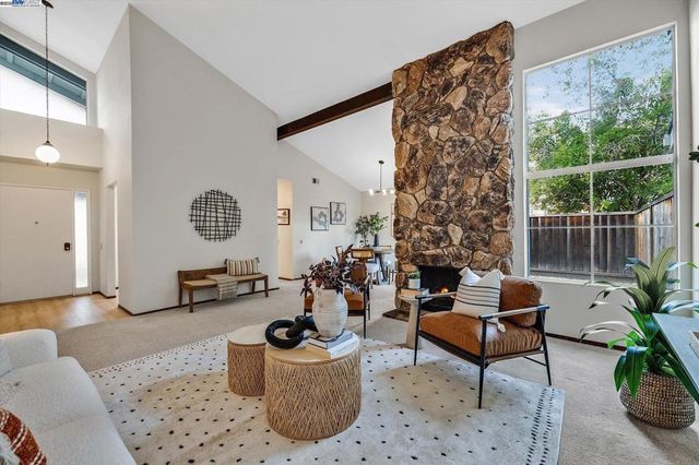 2476 Wimbledon Ln, San Leandro, CA 94577