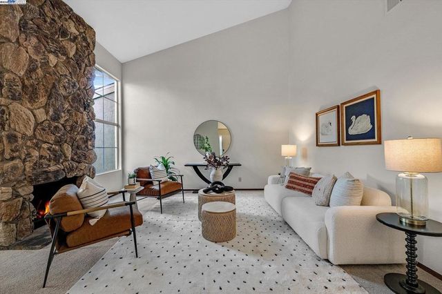 2476 Wimbledon Ln, San Leandro, CA 94577