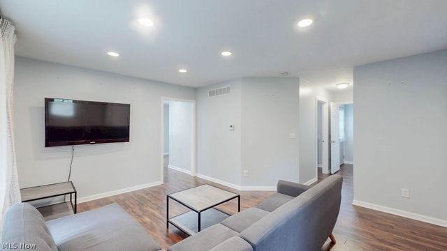 2786 Silverdale Drive, Norton, OH 44203