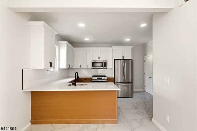 44 Fabyan Pl, Newark City, NJ 07108