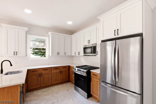 44 Fabyan Pl, Newark City, NJ 07108