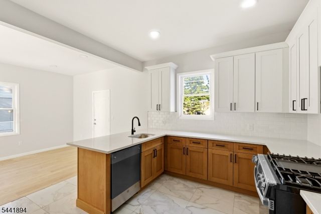 44 Fabyan Pl, Newark City, NJ 07108