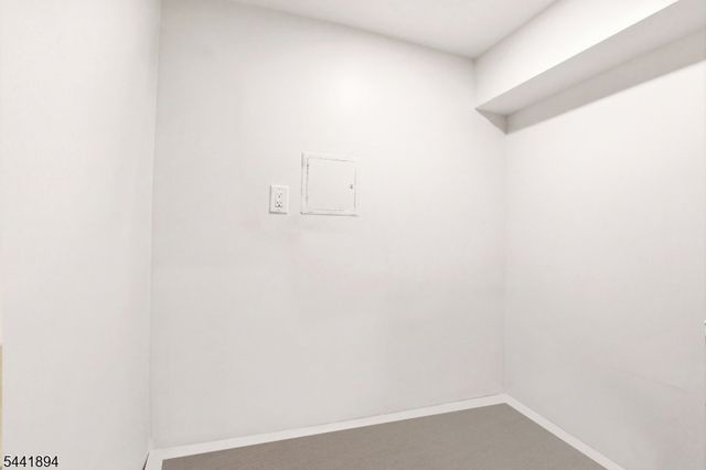 44 Fabyan Pl, Newark City, NJ 07108