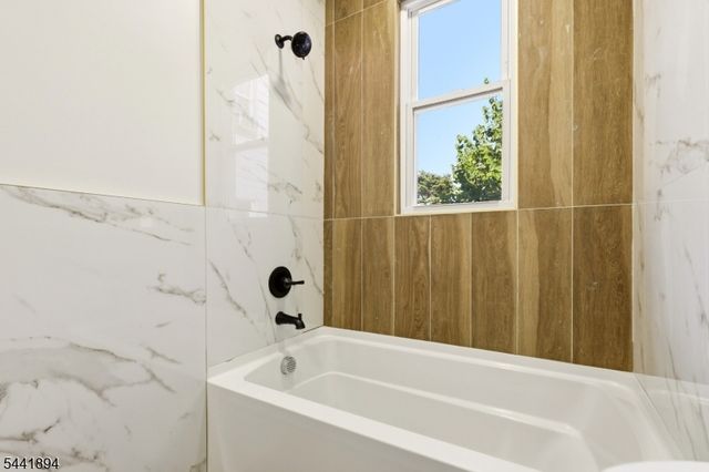 44 Fabyan Pl, Newark City, NJ 07108