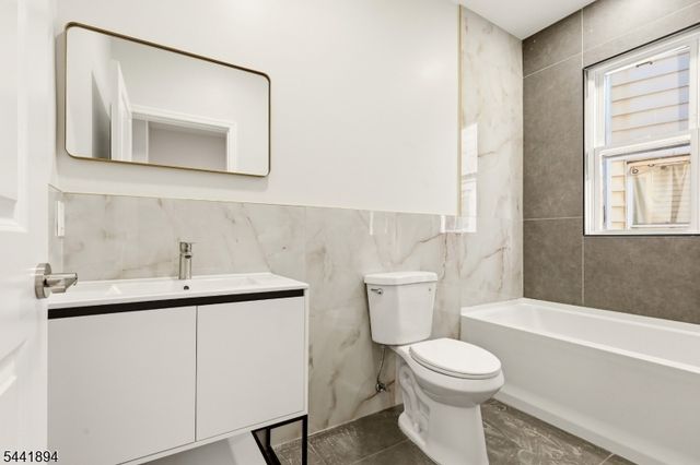 44 Fabyan Pl, Newark City, NJ 07108