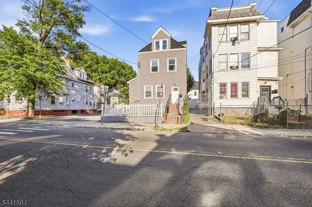 44 Fabyan Pl, Newark City, NJ 07108