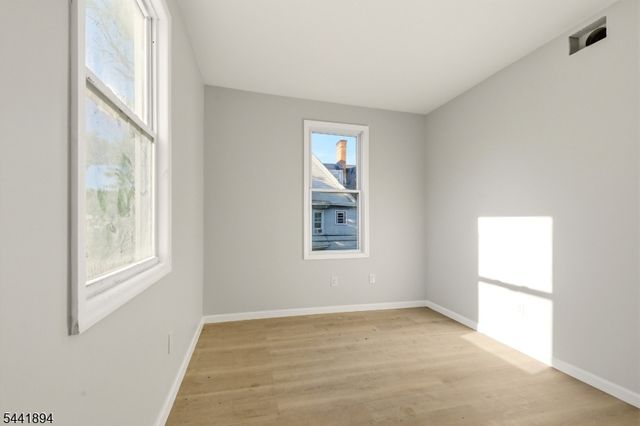 44 Fabyan Pl, Newark City, NJ 07108