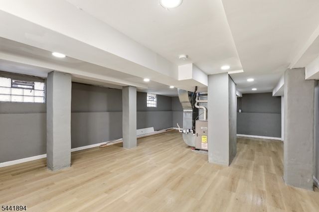 44 Fabyan Pl, Newark City, NJ 07108