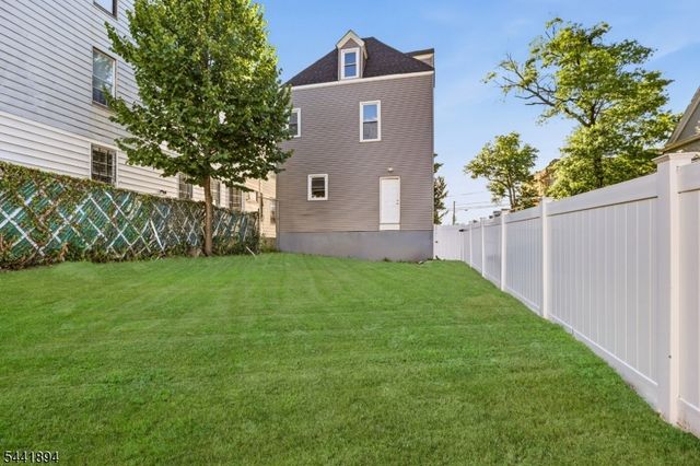 44 Fabyan Pl, Newark City, NJ 07108