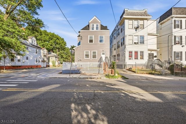 44 Fabyan Pl, Newark City, NJ 07108