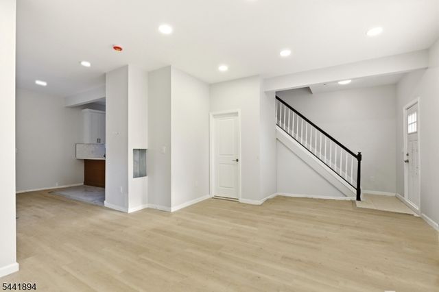44 Fabyan Pl, Newark City, NJ 07108