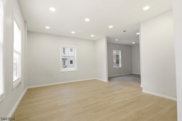 44 Fabyan Pl, Newark City, NJ 07108