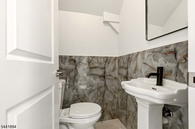 44 Fabyan Pl, Newark City, NJ 07108