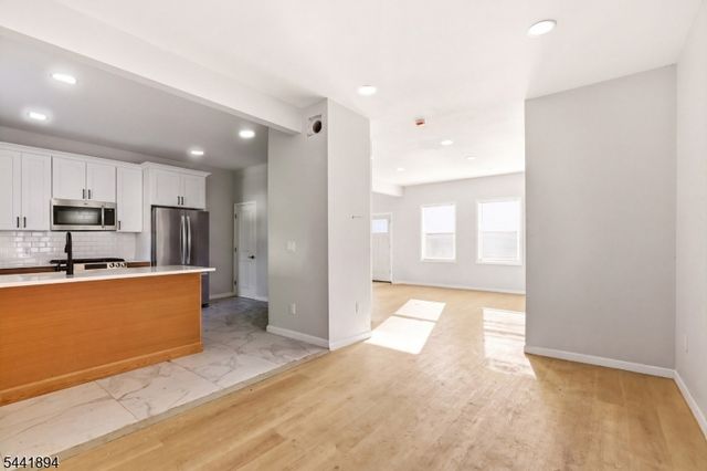 44 Fabyan Pl, Newark City, NJ 07108