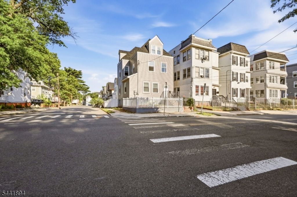 44 Fabyan Pl, Newark City, NJ 07108