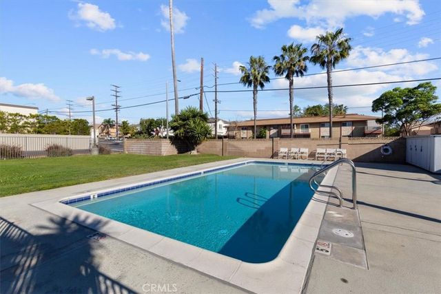 7652 Garfield Avenue 33, Huntington Beach, CA 92648