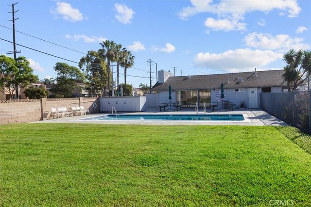 7652 Garfield Avenue 33, Huntington Beach, CA 92648