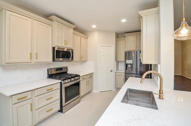 35 S Marshside Place, Spring, TX 77389