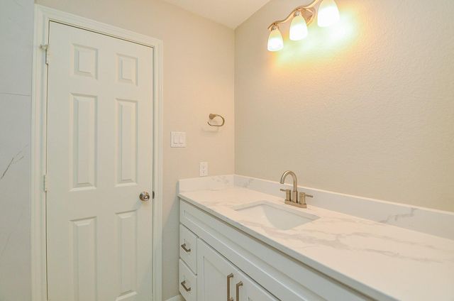 35 S Marshside Place, Spring, TX 77389