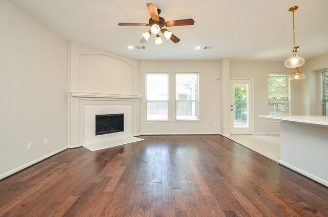 35 S Marshside Place, Spring, TX 77389