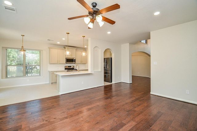 35 S Marshside Place, Spring, TX 77389