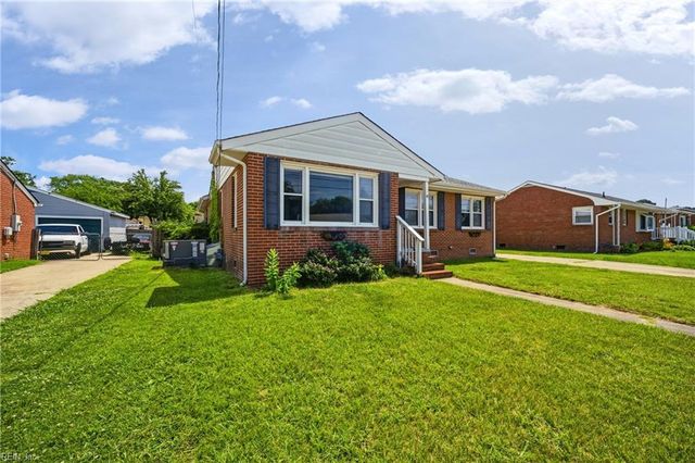18 Reynolds DR, Hampton, VA 23664