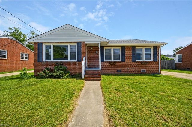 18 Reynolds DR, Hampton, VA 23664