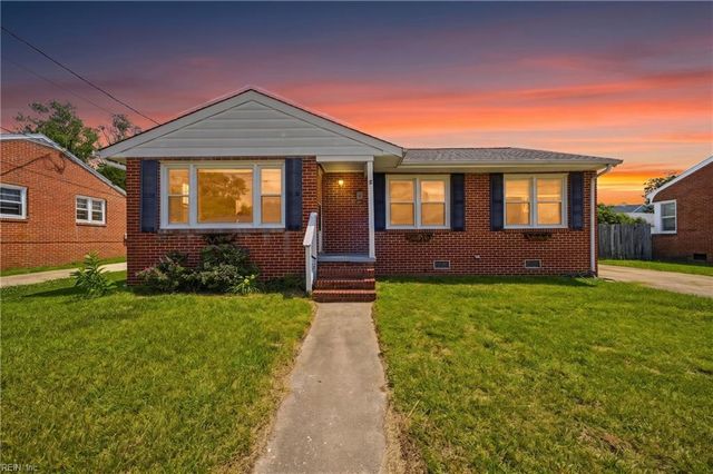 18 Reynolds DR, Hampton, VA 23664