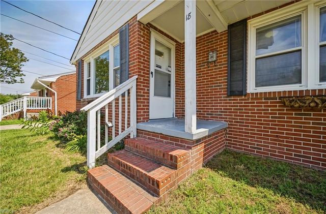 18 Reynolds DR, Hampton, VA 23664
